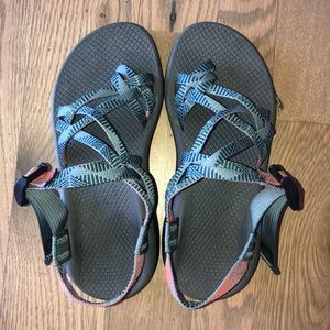 Women’s Chacos Size 7